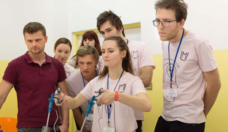 Studenti medicíny mohou žádat o stipendium do začátku června. K dispozici je šest milionů korun