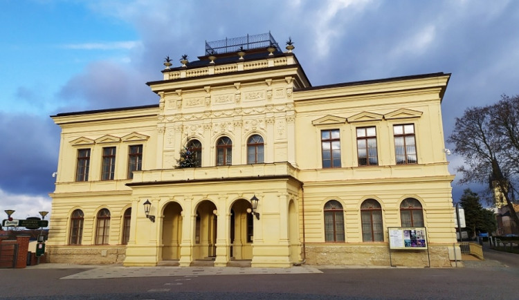 Ve Dvoře Králové obnovuje provoz Hankův dům. Městské muzeum, kino a mateřské školy se otevřou zítra