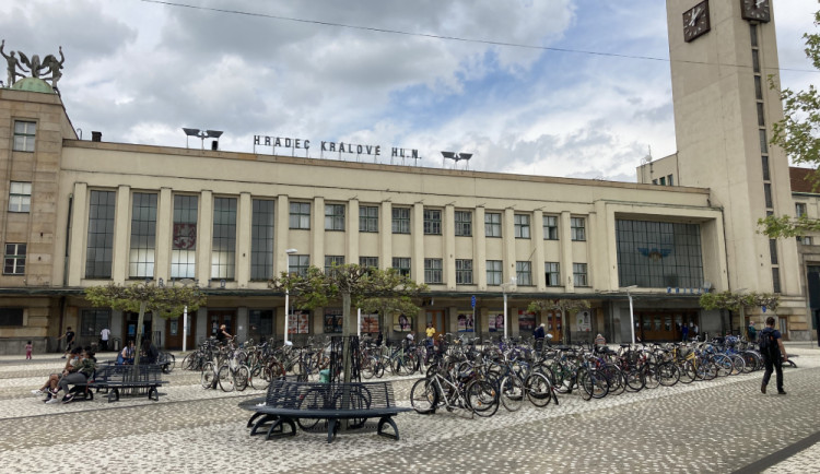 Vlakové nádraží v Hradci Králové čeká rekonstrukce za 2,5 miliardy korun. Práce budou tři roky komplikovat dopravu