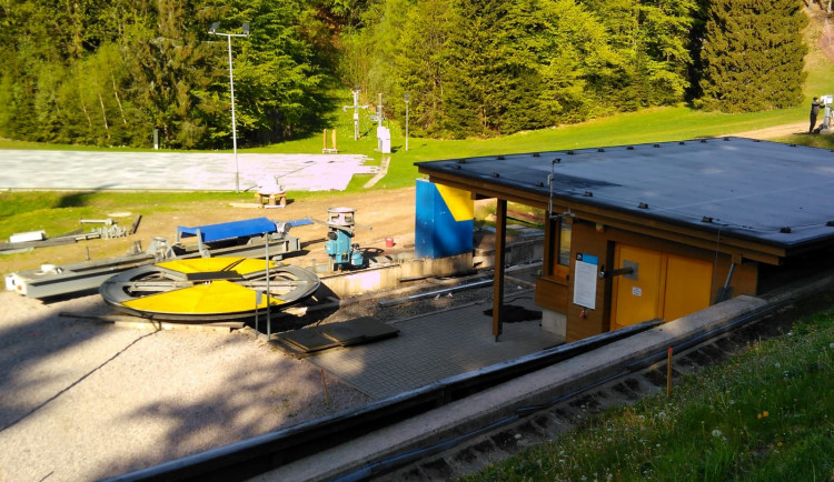 V Říčkách bude jezdit šestisedačková lanovka z Tyrolska. Firma dnes převezme staveniště