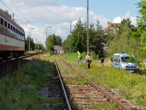 Za loňskou tragickou srážku auta s vlakem může řidička, ta na místě zemřela. Policie případ uzavřela