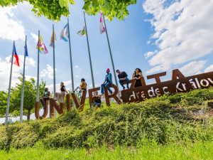 Hradecká univerzita ruší některé přijímací zkoušky. Ve hře jsou i přijímačky online