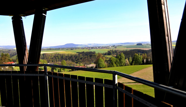 Další rozhledna z česko-polského projektu vznikla ve Vysoké Srbské