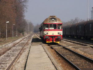 U Vysokova srazil vlak opilou ženu. Skončila v péči lékařů