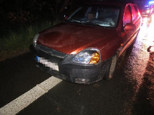 Na Trutnovsku boural další řidič bez řidičáku. Neměl technickou, bezpečnostní pásy a nadýchal skoro tři promile