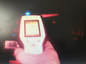 Na Trutnovsku boural další řidič bez řidičáku. Neměl technickou, bezpečnostní pásy a nadýchal skoro tři promile