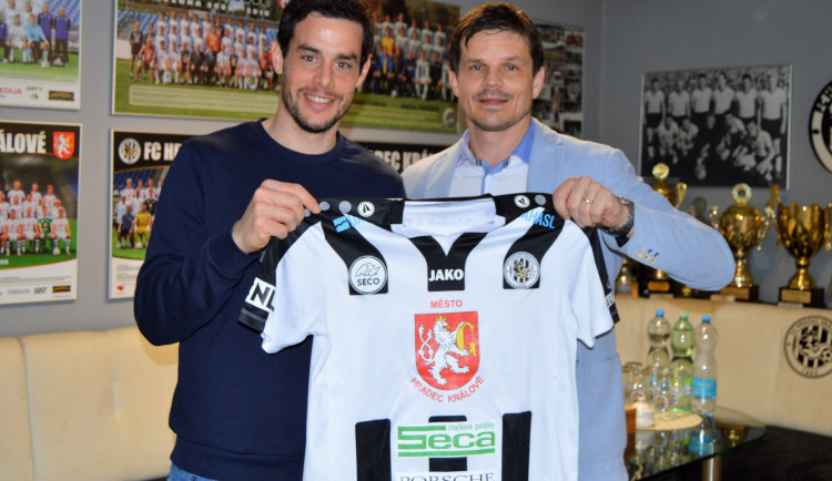 Hostování v Hradci? Zatím je to vtipné, říká fotbalista Jakub Rada