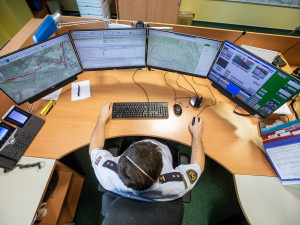 Operátor krajského operačního a informačního střediska HZS Královéhradeckého kraje