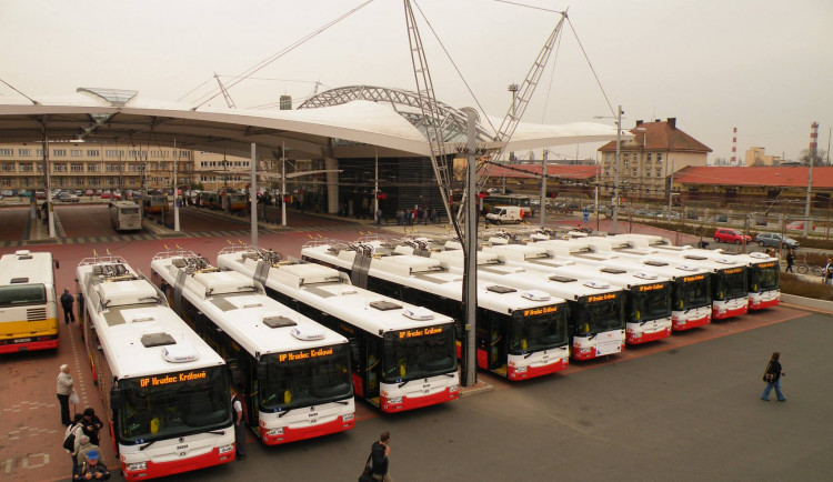 Dopravní podnik v Hradci Králové obnoví školní spoje. V provozu budou od pondělí