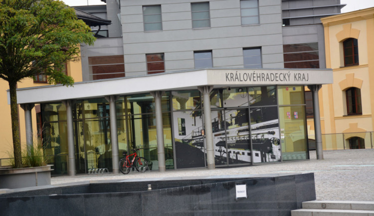 Královéhradecký kraj počítá ztráty. Aktuálně kvůli koronaviru chybí 300 milionů korun