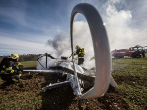 Za loňským tragickým pádem vrtulníku u Slavoňova stály chyby při pilotování