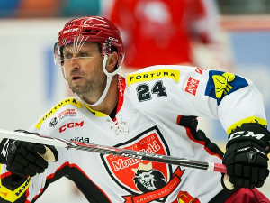 Jaroslav Bednář se bude chystat na novou hokejovou sezónu se Slavií. Tři roky byl mezi elitou Hradce Králové