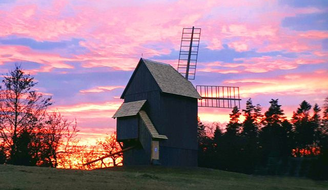 Větrný mlýn nad Borovnicí-replika