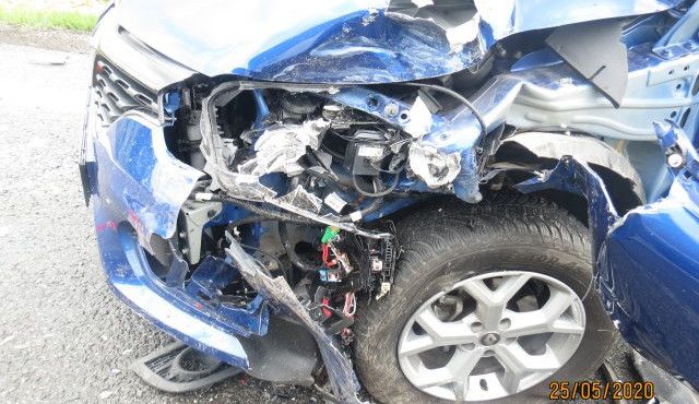 Osobní auto po dopravní nehodě na silnici I/35 u Holovous