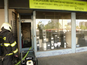 Požár v obchodě s elektronikou na Benešovce způsobila krabice na zapnutém sporáku. V ní byla powerbanka