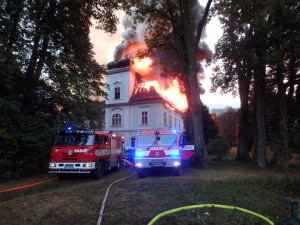 Požár zámku v Horním Maršově na Trutnovsku