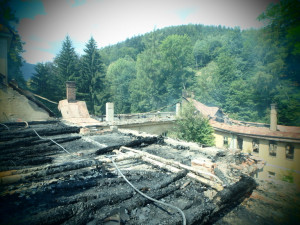 Požár zámku v Horním Maršově na Trutnovsku