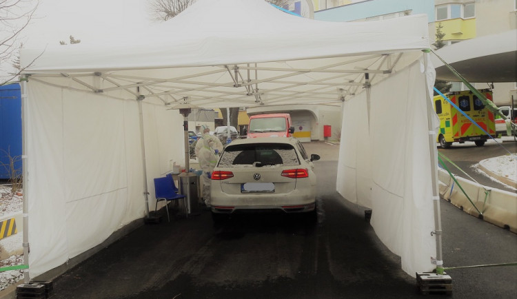 Odběrové místo na koronavirus v náchodské nemocnici