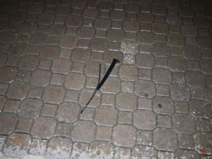 Opilec v centru Hradce Králové rozbili šest aut a jeden skútr