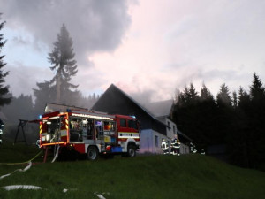 Požár horské chaty v Horním Maršově