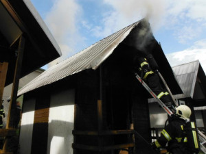 Požár chaty v Miletíně