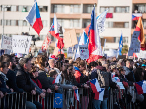 Milion chvilek v Hradci Králové plánuje protestní akci. Zachováme dvoumetrové rozestupy, tvrdí organizátoři