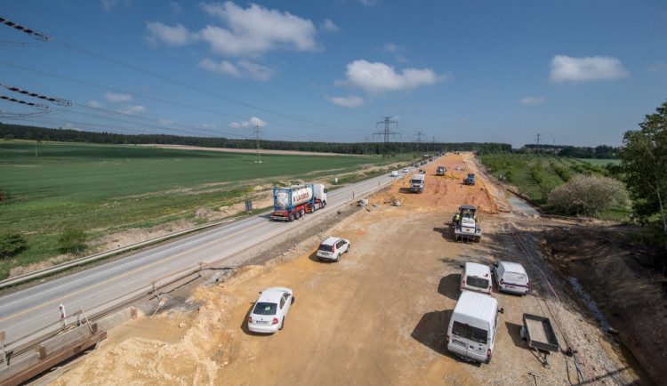 Nová D11 z Hradce Králové do Jaroměře otevře o půl roku dřív. Rychlejší bude i stavba D35