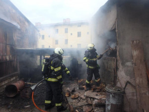 Za požár kůlen v Úpici může zřejmě nedbalost, škoda je na čtvrt milionu