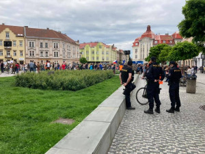 FOTO | VIDEO: V Hradci Králové dorazilo na protest proti Babišovi vládě několik stovek lidí