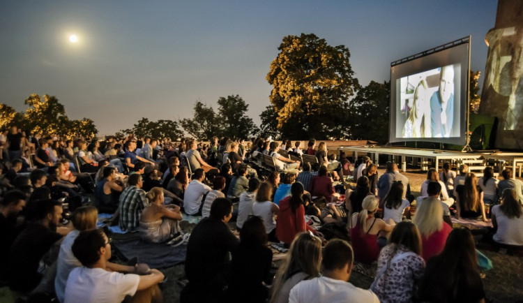 Dnes začíná promítat letní kino v Hradci Králové. Kdy se otevře to vaše?