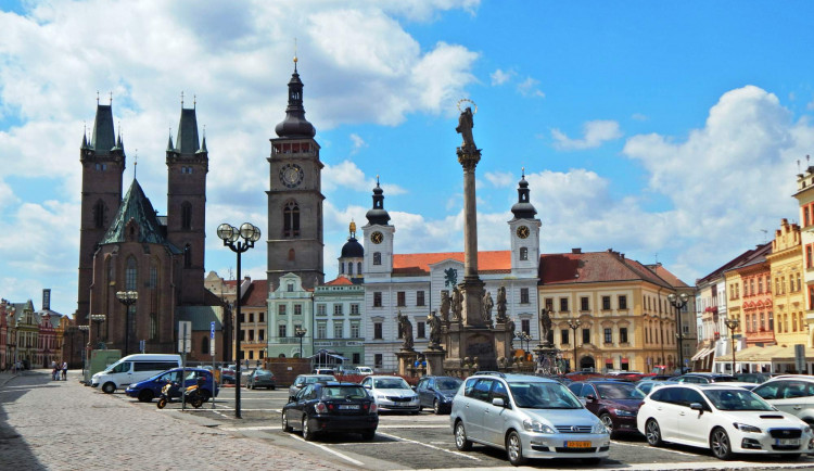 Podzemní parkoviště pod Velkým náměstím v Hradci Králové je stále ve hře. Vešlo by se do něj 260 aut