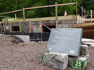 Pamětní deska základny záchranářů