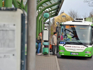 Zítra se změní jízdní řády vlaků a autobusů. Novinkou bude nový autobusový spoj