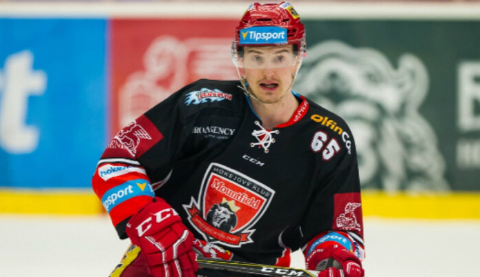 Spor Červeného jhokejistou Červeným a Hradcem Králové skončil smírem