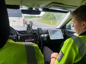 Při bezpečnostní akci na dálnici D11