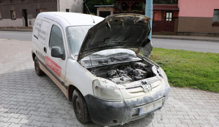 Včerejší požár dodávky v Úpici