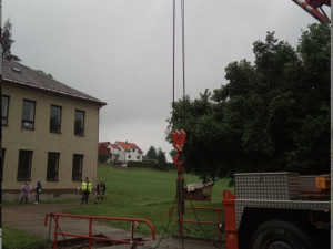 Hasiči museli strhnout mostek v Tutlekách, kvůli obavám z dalšího zatopení