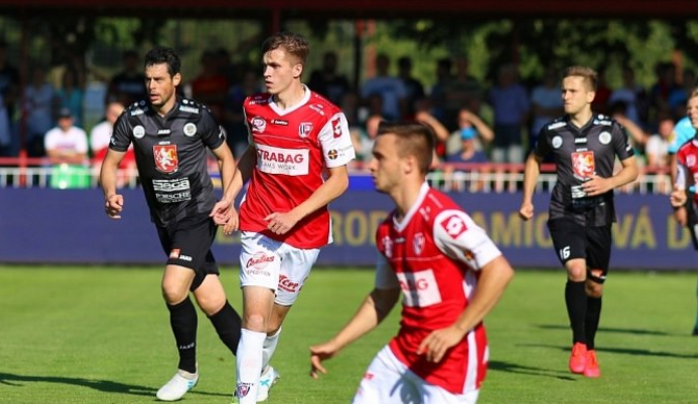 Východočeské derby mezi FK Pardubice a FC Hradec Králové, které skončilo bez branek