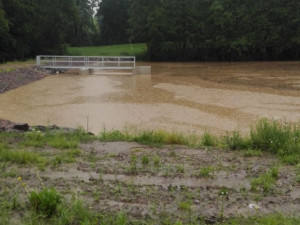 Rybník v obci Tutleky