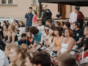 Na třídenní Divadelňák do Hradce Králové dorazilo přes tři tisíce lidí. Organizátoři si náhradní program pochvalují