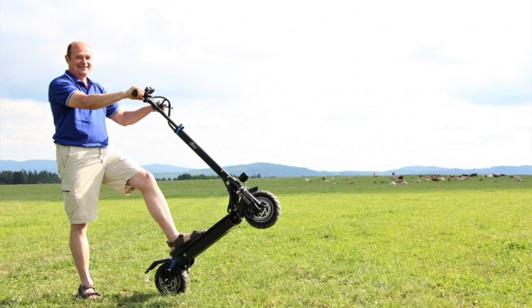 Firma Epic: Elektrické koloběžky City Boss jsme vyladili na základě bohatých zkušeností. Nyní jde do prodeje nová řada.