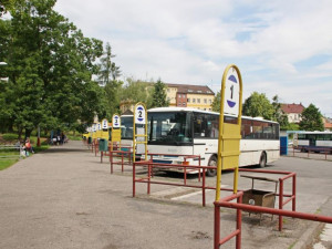 Autobusové nádraží ve Dvoře nově ohlídají kamery