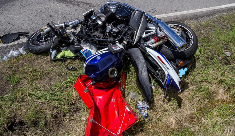 Při nehodě na Táborsku se těžce zranil motorkář, do nemocnice ho transportoval vrtulník