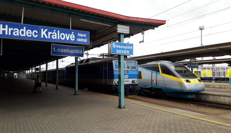 Pendolino na nádraží v Hradci Králové