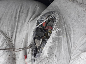 VIDEO: Královéhradečtí celníci zastavili kamion s 25 tunami nelegálního odpadu. Pokuta se může vyšplhat na 50 milionů