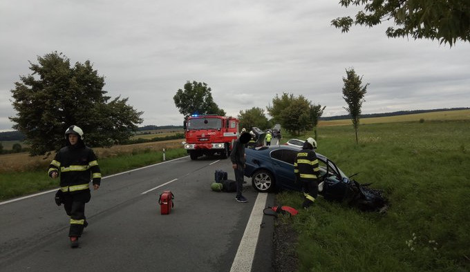 Frekventovaná silnice u Bílého Újezdu je po nehodě tří aut opět průjezdná