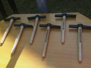 Kladívka pro poklepání základního kamene