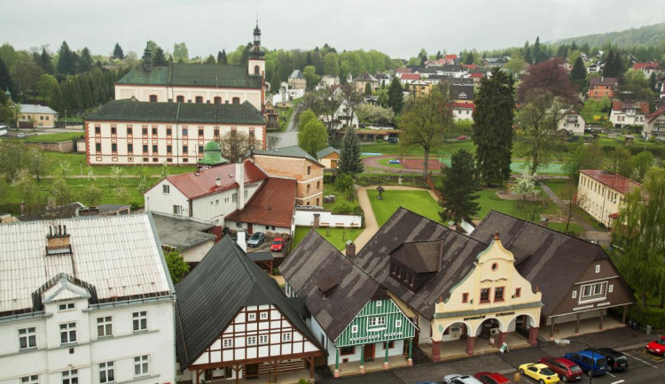 Oprava krkonošského muzea ve Vrchlabí vyšla zatím na 10 milionů korun. Práce ještě nejsou u konce.