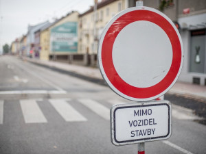 Hradec Králové plánuje opravu čtyř vytížených ulic. Termín se sešel s opravou Gočárova okruhu