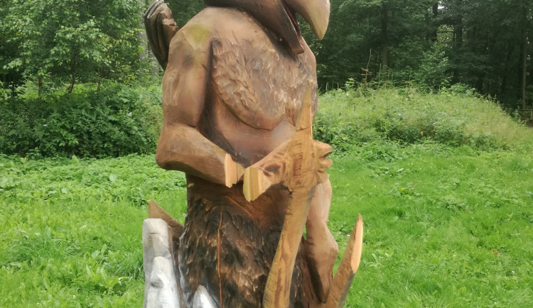 V Trutnově vandal poničil sochu Rýbrcoula. Uřízl mu ruku